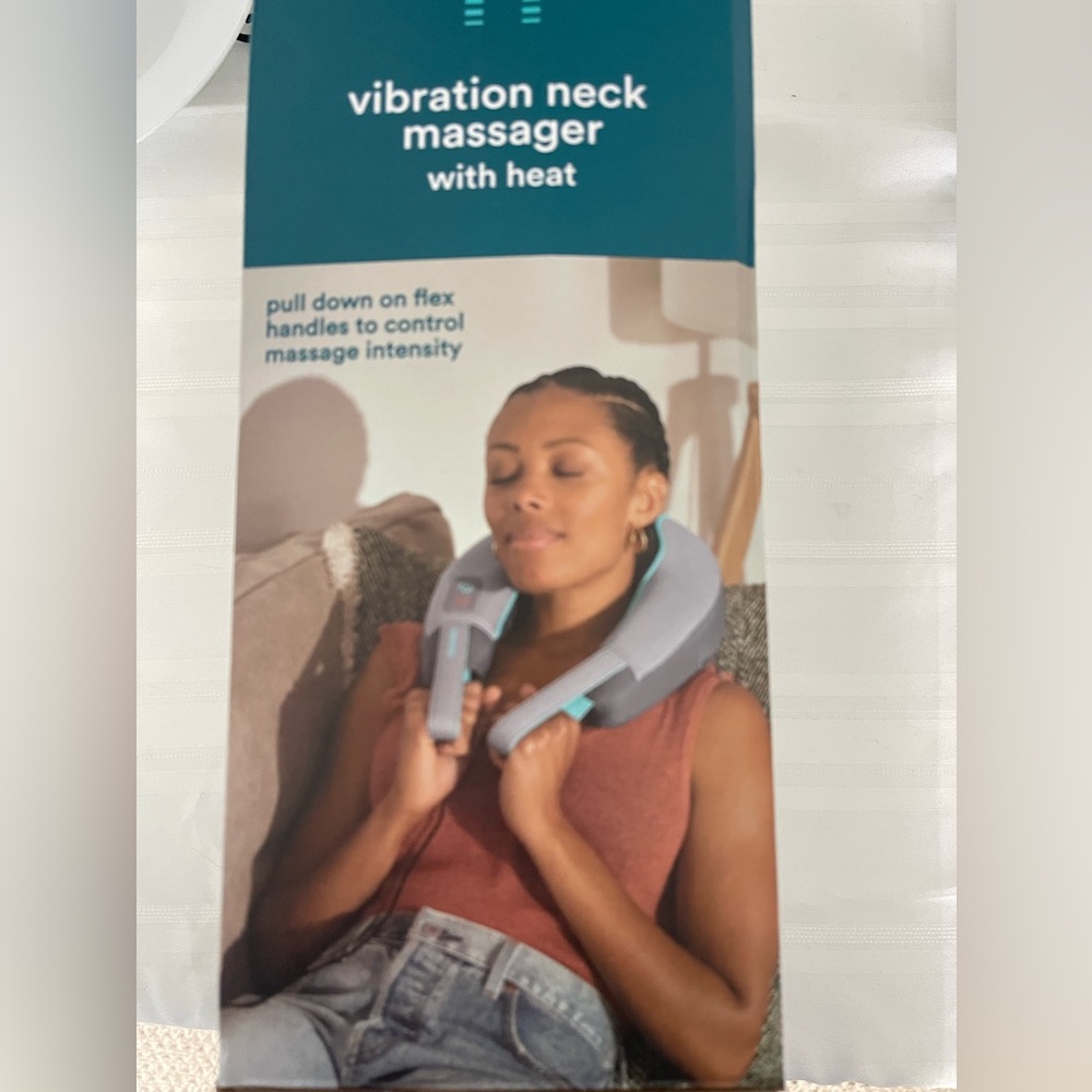NIB Homedics Vibration Neck Massager with Heat - Picture 2 of 7